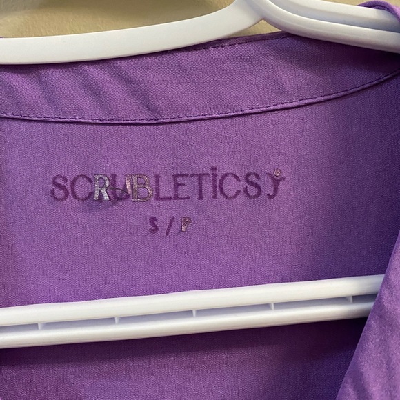 Scrubletics top - Picture 2 of 4